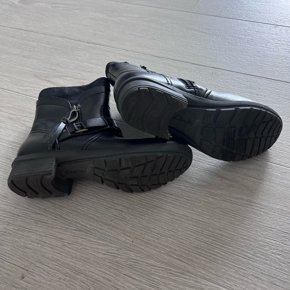 Clarks soft cushion ankle boots. Size 7M. Black - Picture 7 of 10